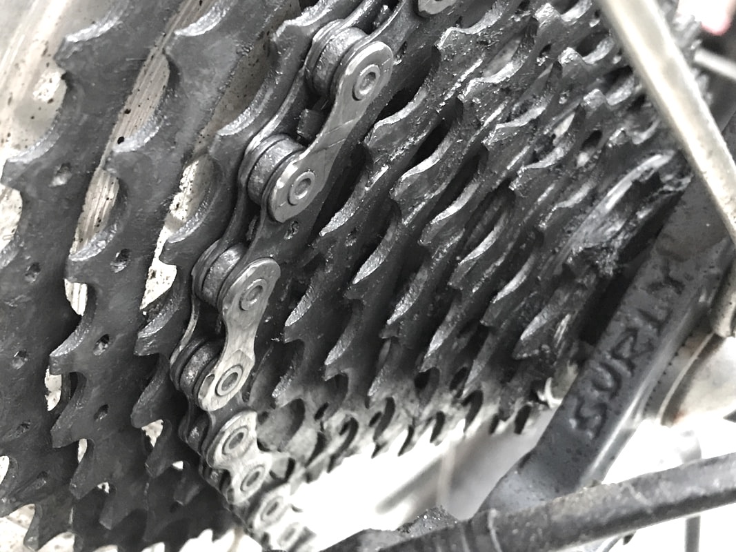 10 speed cassette, bicycle,tour,bicycle touring,grease,dirty,chain,bicycle chain